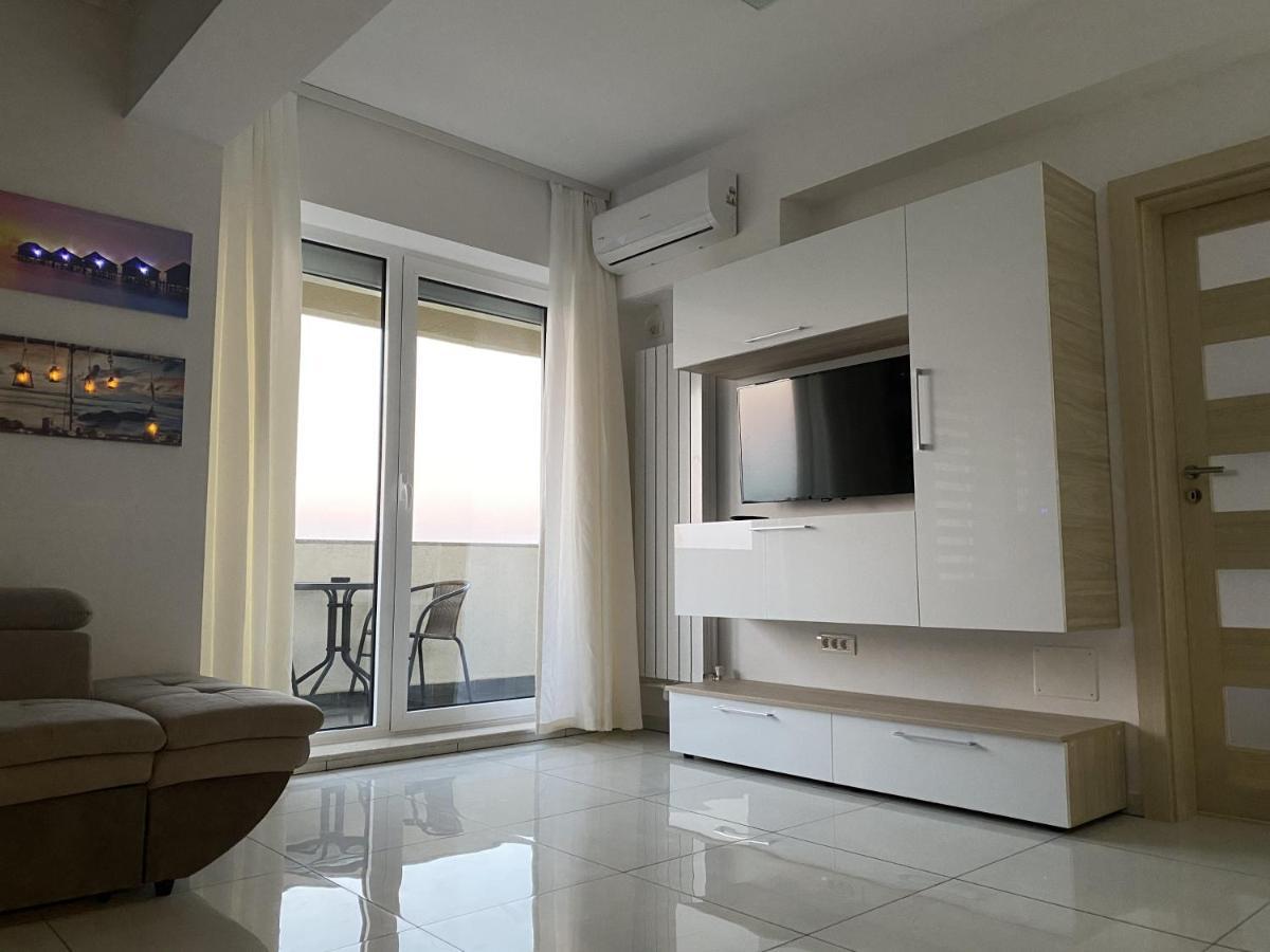 Moonlight Summer Apartment Mamaia Exterior photo